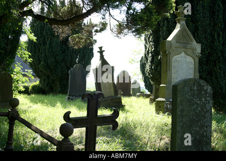 Krummen Grabsteine auf dem Friedhof der Kirche von Irland Lifford Irland Stockfoto