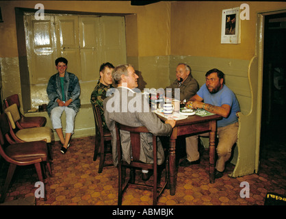 Innenraum des Pub (Tuckers Grab Inn) in Somerset, England ca. 1985 Stockfoto