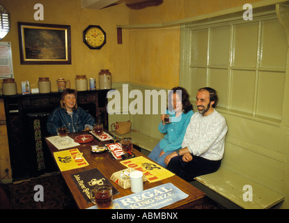 Innenraum des Pub (Tuckers Grab Inn) in England ca. 1985 Stockfoto