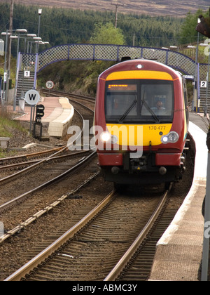 Passagier-Zug an der Dalwhinnie Stockfoto