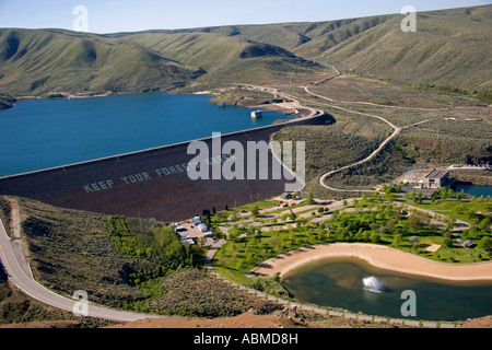 Luftbild von Lucky Peak Reservior und Wasserkraftwerk in Boise, Idaho Stockfoto