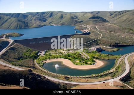 Luftbild von Lucky Peak Reservior und Wasserkraftwerk in Boise, Idaho Stockfoto