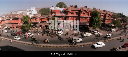 Die Aussicht von der Hawa Mahal oder Palast der Winde, auf der Hauptstraße in alte Jaipur, Rajasthan, Indien Stockfoto