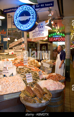 Ein Meeresfrüchte-Display am Pike Place Market in Seattle Washington Stockfoto