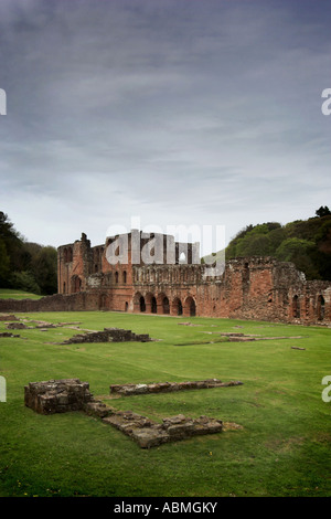 vertikale Porträt von Furness Abtei gehörte zu den reichsten Zisterzienserklöster in England Stockfoto