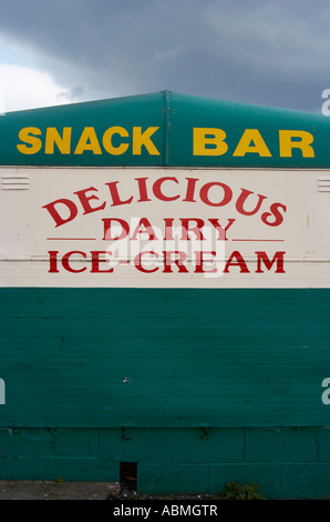 vertikale Porträtfoto einer Karawane in eine Erfrischung Snack Café umgewandelt Stockfoto