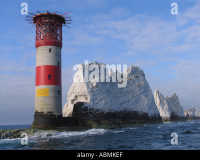 Die Nadeln Leuchtturm Isle Of Wight an ruhigen Sommerabenden Stockfoto