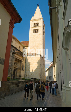 Römischen Stil Turm von St. George Kloster auf der Prager Burg Stockfoto