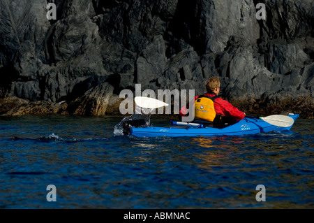 Alaska, Kodiak, Kajakfahren in Monashka Bay Stockfoto