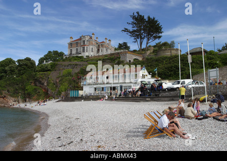 Wellenbrecher Strand Brixham Devon England Stockfoto