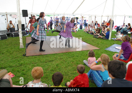 Priddy Folk Festival weiblichen Country Tänzer anzeigen Somerset England Stockfoto