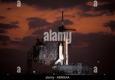 Kennedy Space Center Florida Space Shuttle auf Startrampe orange Himmel Twilight Usa Vereinigte Staaten Stockfoto