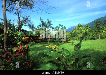 Lodge am Pico Bonito La Cieba Honduras Mittelamerika Gartengebäude horizontale am frühen Morgen Stockfoto