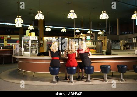 Frauen in Retro-Diner Stockfoto