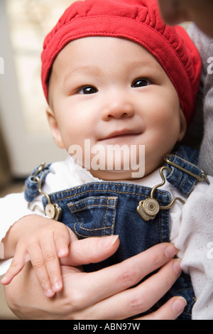 Mutter Holding Baby Mädchen Stockfoto