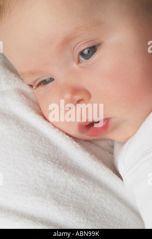 Porträt von Sleepy Baby Stockfoto