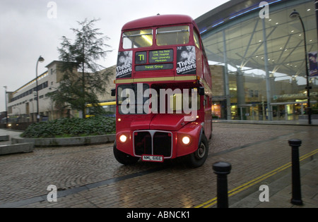 Verlegen Sie Master bus Fahrten durch Milton Keynes UK Stockfoto