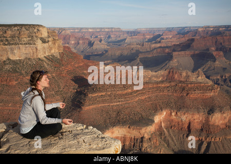 Frau, meditieren, Grand Canyon, Arizona, USA Stockfoto