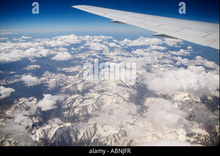 Blick auf Gebirge aus Flugzeug Stockfoto