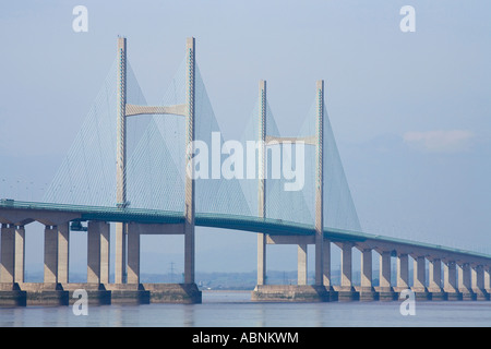 Neue Severn-Brücke über den Fluss Severn Mündung, die England von Wales auf sonnigen Frühling Tag Gloucestershire UK teilt Stockfoto