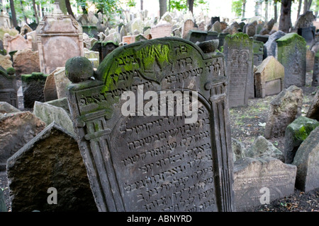 Grabstein auf dem jüdischen Friedhof in Prag, Tschechische Republik Stockfoto