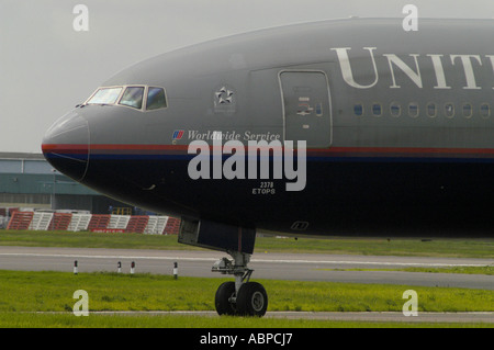 United Airlines-Verkehrsflugzeug des Rollens am Flughafen London Heathrow. Bild von Andrew Hasson Mai 18. 2006 Stockfoto