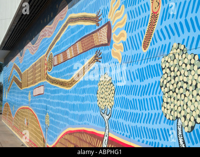 MOSAIKKUNST DER ABORIGINES AN DER AUSSENWAND, FESTIVAL CENTRE, ADELAIDE, SÜDAUSTRALIEN, Stockfoto