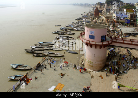 AAD79001 Blick von Jantar Mantar Mansingh astronomische Observatorium der Ganga Ghat Varanasi Uttar Pradesh Indien Stockfoto