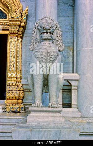 Löwenstatue im Wat Benchamabophit Marmor Tempel Bangkok Thailand Stockfoto