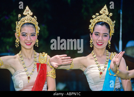 Traditionelle Thai Tänzer bei der Kodak-Siam-Show in Oriental Hotel Bangkok Thailand Stockfoto