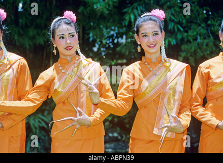 Traditionelle Thai Tänzer bei der Kodak-Siam-Show in Oriental Hotel Bangkok Thailand Stockfoto