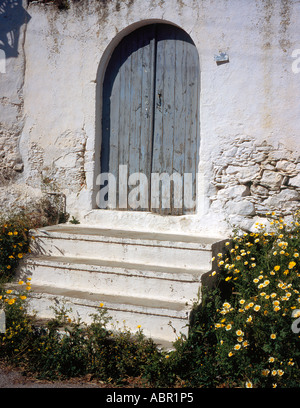 Holztür in das Dorf Komitades Kreta Griechenland Europa.  Foto: Willy Matheisl Stockfoto