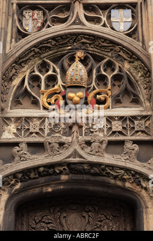 Detail über dem Eingangsbogen am Tor Christchurch Canterbury Kathedrale Canterbury Kent England Stockfoto