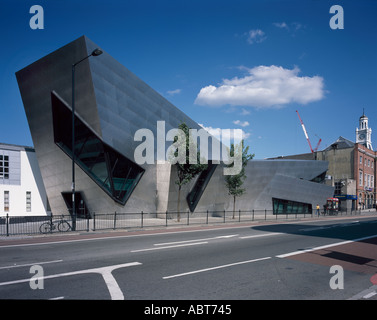 Das Orion-Gebäude, London Metropolitan University Post Graduate Centre, 2003. Gesamten Exterieur. Architekt: Daniel Libeskind Stockfoto