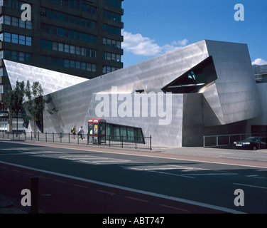 Das Orion-Gebäude, London Metropolitan University Post Graduate Centre, 2003. Außen mit LMU-Block im Hintergrund. Stockfoto