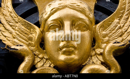 ENGLAND verzierte Lampe post vor dem Mandarin Oriental Hyde Park Hotel in Knightsbridge London England Vereinigtes Königreich Stockfoto