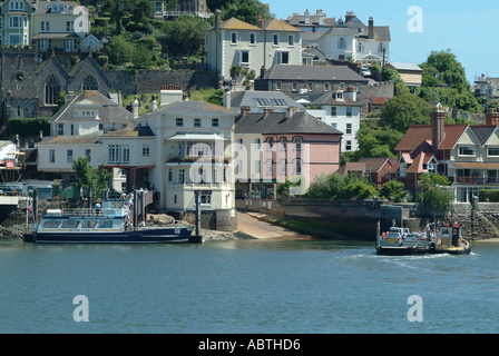 Niedriger und Kingswear Fähren am Fluss Dart aus Dartmouth Devon England Vereinigtes Königreich UK Stockfoto