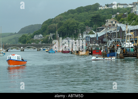 Angelboote/Fischerboote und Fischmarkt in Looe, Cornwall Stockfoto