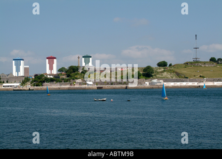 Drei bunte Hochhäuser in Plymouth Devon England Vereinigtes Königreich UK Stockfoto