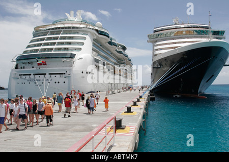 Sint Maarten, St., Niederländische Antillen, Westindien, Leeward-Inseln, Karibisches Meer, Wasser, tropisch, große Bucht, Philipsburg, Niederländisch, Kreuzfahrthafen, MS Noordam Stockfoto