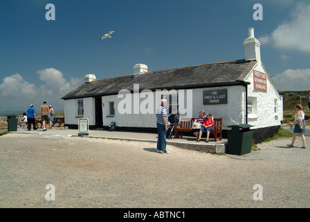 Das erste und das letzte Haus am Land beenden Cornwall an einem schönen sonnigen Tag England Vereinigtes Königreich UK Stockfoto