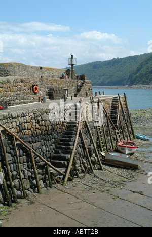 Der Hafenmauer in Clovelly Nord-Devon England Vereinigtes Königreich UK Stockfoto