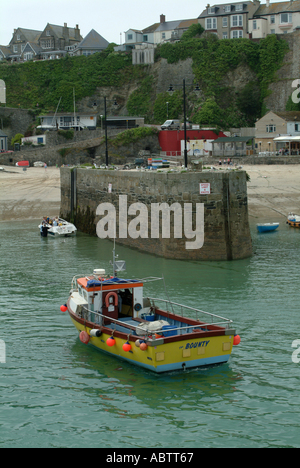 Angelboot/Fischerboot in Hafen von Newquay Cornwall England Vereinigtes Königreich UK Stockfoto