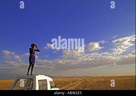 Maasai Leute Maasai Führer auf der Suche nach Tieren in den Park Modell freigegeben Amboseli-Nationalpark Kenia Stockfoto