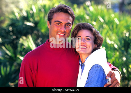 Porträt eines gesunden jungen Paares in ihren 30ern, gemeinsam Spaß haben Stockfoto