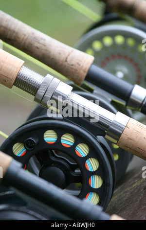 "Lachs Ruten und Rollen in einem Angelrutenhalter" Stockfoto