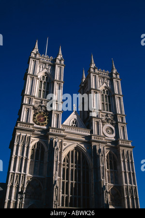 Westtürme, Westminster Abbey, London, 1735-1745. Original-Design von Sir Christopher Wren von Hawksmoor geändert. Stockfoto