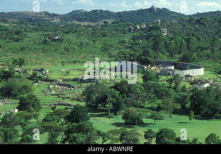 Blick auf das große Gehäuse und Tal Ruinen aus dem Hügel komplexen Groß-Simbabwe Nationaldenkmal Afrika Stockfoto