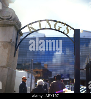 Der Eingang und das Schild am Kings College Hospital London England UK KATHY DEWITT Stockfoto