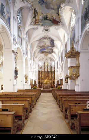 Scheyern, Benediktinerabtei Und Abendkonzerte, Blick Durch Das Mittelschiff der Basilika in Den Chor Stockfoto